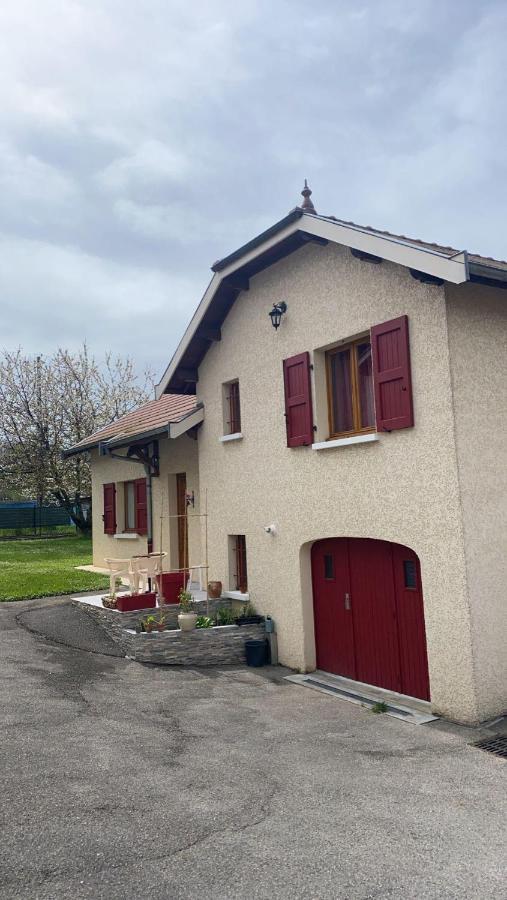 Au Gres Du Vent Apartment Ruy-Montceau Bagian luar foto